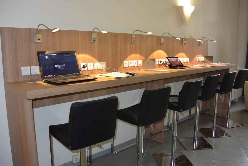 Kyriad Lyon Est - Genas Eurexpo Exteriör bild